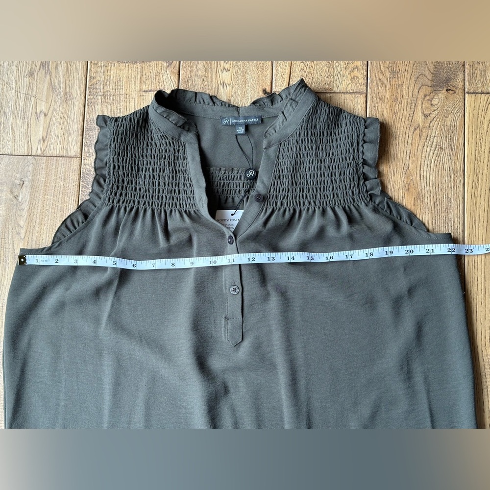 Adrianna Papell Sleeveless Smocked Top Blouse size XS NWT - Picture 10 of 11